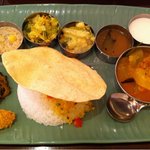 ランチミールス ￥1000でおかわり自由。