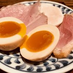 メンドコロ キナリ - 特製は別皿でトッピング追加！