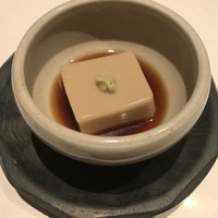 個室和食 東山 新宿本店 - お通しの胡麻豆腐