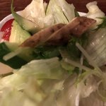 裏恵比寿　自然生村 - 自然薯のお刺身が入った彩りサラダ