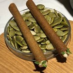 ラ・ヴァガボンド - ポルチーニ茸とクッキーを丸めて焼いた品