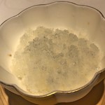 ラ・ヴァガボンド - ベルケーヌハーブのシャーベットと下にデラウェアの箸休め