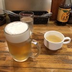 ザ・ハンバーグ - 生ビールとスープが同時に到着。