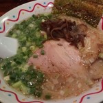 横濱ハイハイ樓 - ハイロウ麺 650円（豚骨ラーメン）