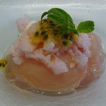 ラ・リューン - 桃のコンポート　ベルベーヌ風味