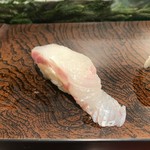 築地すし大 - 白身（平目)