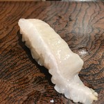 築地すし大 - 平目のえんがわ