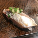 築地すし大 - 鯵（炙り）