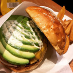THE BURGER STAND FELLOWS - アボカドチーズバーガー（¥1,400+tax）