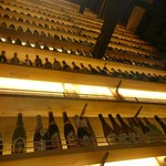 デニーロ - 壁一面のワイン