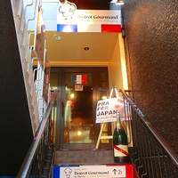 ビストロ グルマン - お店は2階にあります