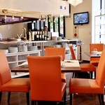 ビストロ ダイア - 明るくスタイリッシュな空間