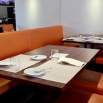 ビストロ ダイア - テーブル席