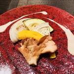 神楽坂 鉄板焼 中むら - 季節の焼き野菜　トキイロヒラタケ　コリンキー　白茄子　ズッキーニ　玉葱　赤ワインのクリームソース