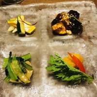 カントニーズ 燕 - 健康野菜のオードブル4種盛合せ　青梗菜の白胡麻バター　茹で南瓜のオレンジ漬け　コリンキーと胡瓜とセロリのマリネ　湯葉と胡瓜の黒酢ジュレ