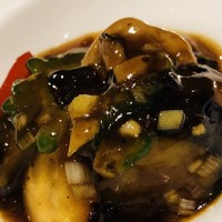 カントニーズ 燕 - 茄子の豚ひき肉詰め　ゴーヤ　ズッキーニ　パプリカ　ブラックビーンズチリソース煮