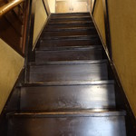 Hantei - 急な階段で３階へ