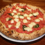 ピッツェリア ダ・アオキ タッポスト - 完熟トマトのマルゲリータ；完熟トマトがぎっしり！
