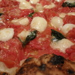 ピッツェリア ダ・アオキ タッポスト - 完熟トマトのマルゲリータ