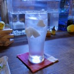 灯 - 梨のシロップ酎ソーダ割り