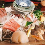 北海道料理 三平 - 刺し盛り（鱒の刺身が珍しい）