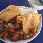 PANGSIT MIE PALU - 1808_PANGSIT MIE PALU_Pangsit Mie Jumbo Special@65,000Rp(ワンタン麺スペシャル大盛) 豚も数種類のものがたくさん乗っています！