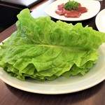 東海苑 - サンチュ。