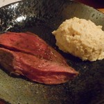 居酒屋 ちゅーりっぷと鯱 - アンガス牛ハラミのロースト、ツナとアンチョビのポテトサラダ