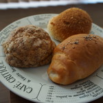 Bakery Tender - 塩パン、紅茶のメロンパンとカレーパン