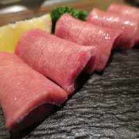 焼肉一頭両騨 町田本店 - 特選上タン塩