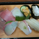 はしもと - Aランチの握り寿司(中トロ、烏賊、雲丹、鮃のエンガワ、ヒラマサ、鯛、穴子)