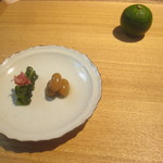 茶禅華 - ゴーヤと大豆。右上は酸橘海蜇。