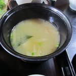 Shokujidokoro Nakano - 味噌汁は魚のアラの出汁の良くでたコクのある美味しい味噌汁、これはまぢに美味しかったですよ