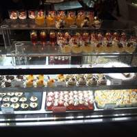 リュクス ダイニング ハプナ - ショーケースのデザート達