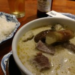 メナムのほとり - アッツアツの茄子と存在感の有る牛肉。