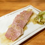 西新宿 ふじ屋 - とろレバ刺し (数量限定)    690円