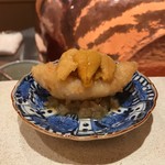 たきや - 南蛮漬けのようなソースで味わうのどぐろ天ぷら。塩水うにもいいソースに。