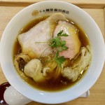 飯田商店 - わんたん入り醤油らぁ麺(1100円)