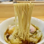 飯田商店 - わんたん入り醤油らぁ麺(1100円)