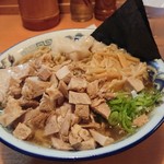ケンチャンラーメン - 中華そば小盛り、味普通、油普通、細切れチャーシュー、海苔一枚サービスでした。