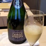 にい留 - シャルル・エドシック・ブリュット・レゼルヴ
      先ずは泡で乾杯♪
      素晴らしき晩餐が始まり