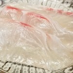 にい留 - (01)真鯛(愛知県産・3.6kg・塩〆5日寝かせ)[お造り]
      産卵期は春～初夏、旬は秋～晩冬
      真鯛は瀬戸内釣り師として散々に釣って食べてきました。
      綺麗に脂の乗った真鯛を丁寧に寝かせてあります。