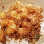 にい留 - (28)天丼
      小柱とよし海老かき揚げの天丼
      この素晴らしい時が終わってしまう。
      5時間の宴の余韻と共に頂きます。