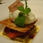 OTTO SETTE - 八ヶ岳原村で取れた苺のミルフィーユ仕立て　キャラメリゼしたパイとマスカルポーネのクリーム添え