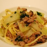 OTTO SETTE - 「山梨県産富士桜ポークのサルシッチャと冬瓜の入ったスパゲッティーニ　イタリアンパセリの風味で」写真アップで