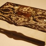 OTTO SETTE - プチフールは宝石箱のような銀の箱で運ばれます。