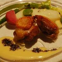 OTTO SETTE - 「大泉、中村農場のワイン地鶏ロースト　じゃがいも添え　黒トリュフの風味を効かせたソースで」