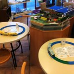 レイルロード京阪 - プラレールで遊べるテーブル多数あり