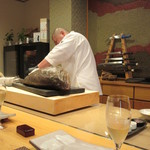 照寿司 - 目の前で下ろされたクエはその場で造りに