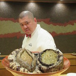 照寿司 - 今日の鮑は800gくらいかな